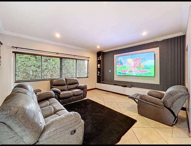 4 BEDROOM HOUSE TO LET IN LEEUWENHOF ESTATE